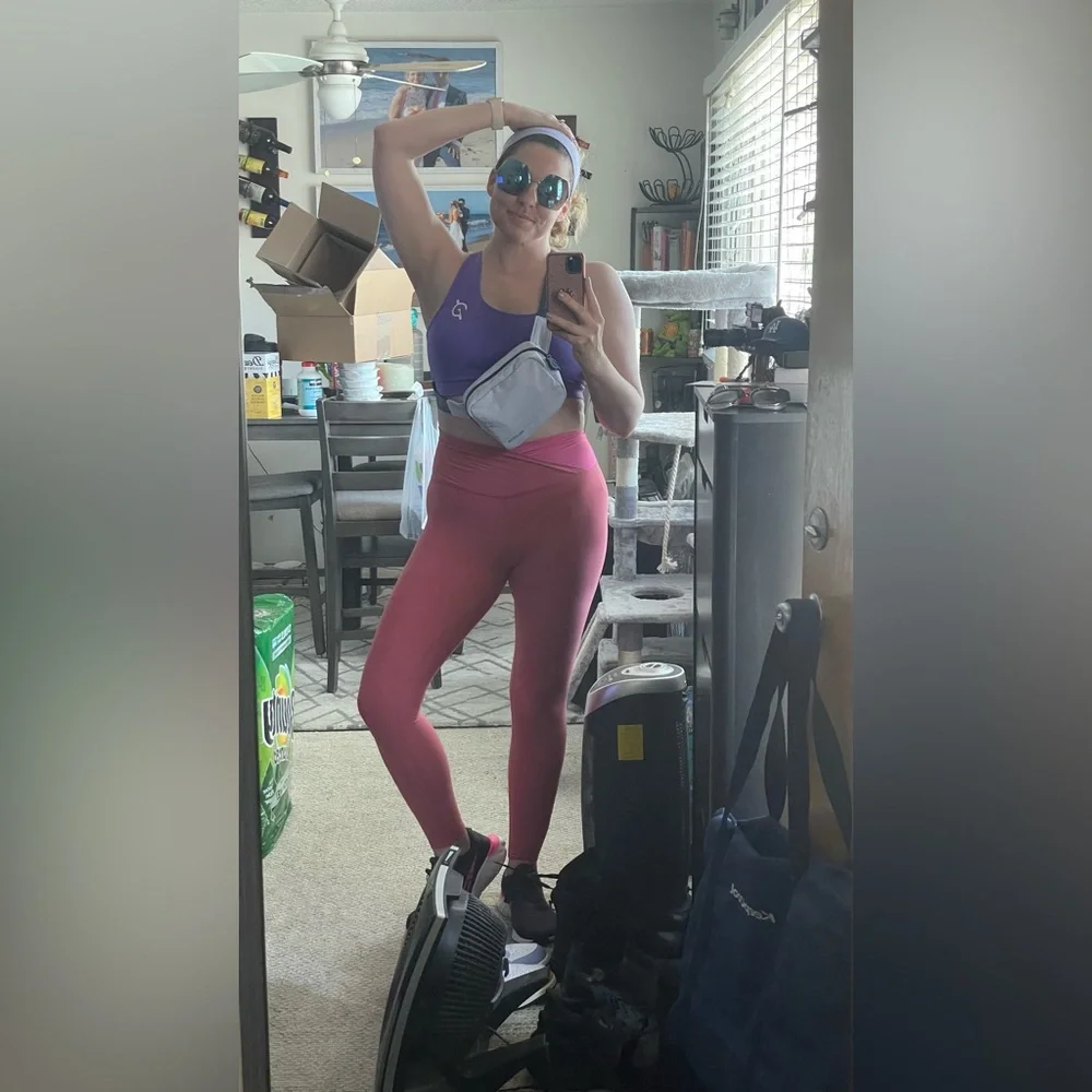 Peloton Women’s Small Pink Cross Front High Rise Leggings. - Picture 6 of 6